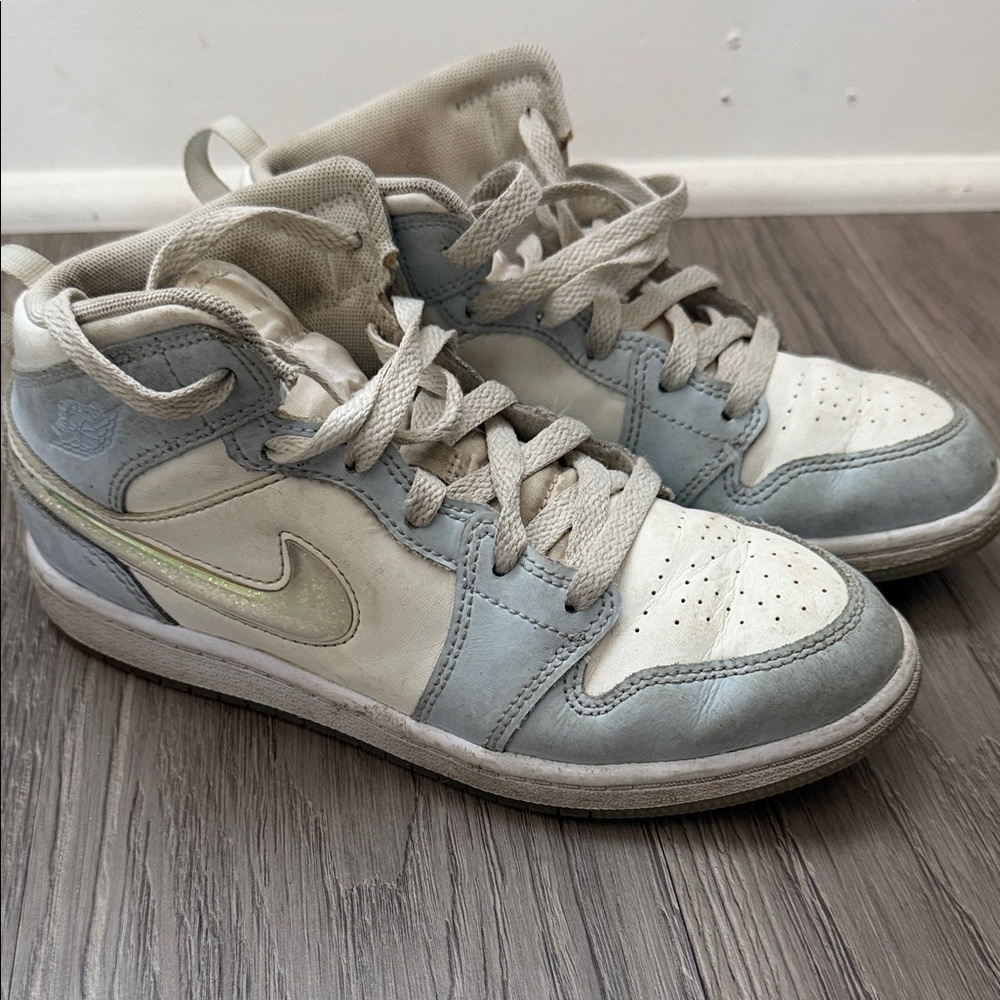Nike High-Top Sneakers in white and baby blue